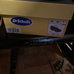 Dr Scholls women’s clogs size 7. Brown new in box